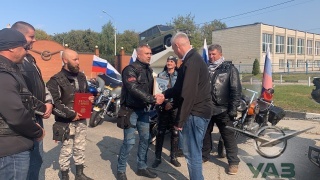 Ульяновскому автомобильному заводу передали памятный знак в честь присвоения Ульяновску звания «Города трудовой доблести»